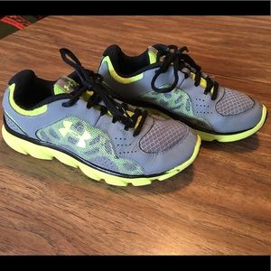 Under armour boys tennis shoes